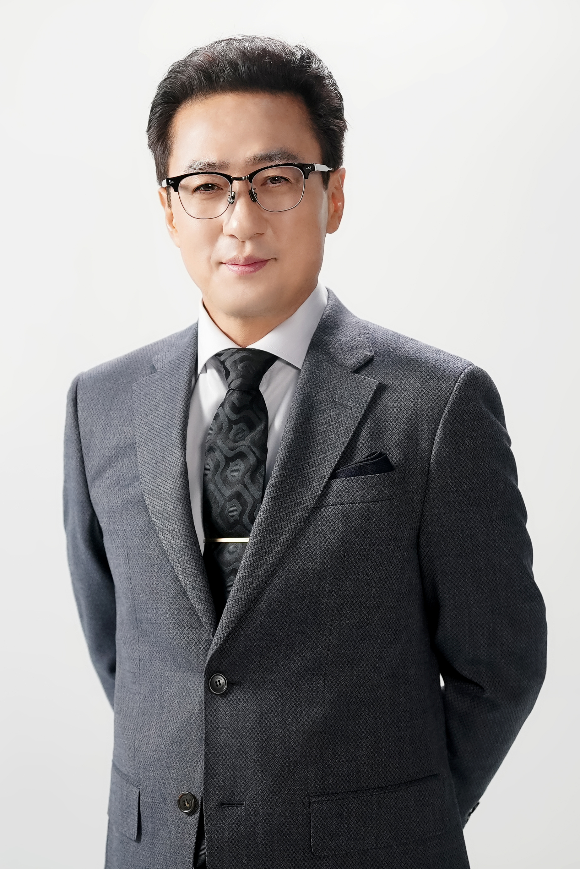 손창민